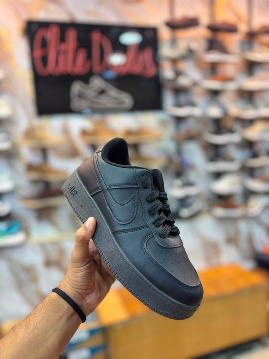 Nike Air Force 1 Low - Triple Black